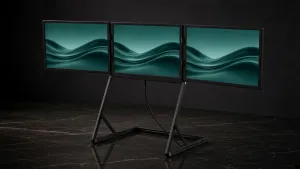 Panelo Flow mit drei 16-Zoll-Displays frontal im Studio