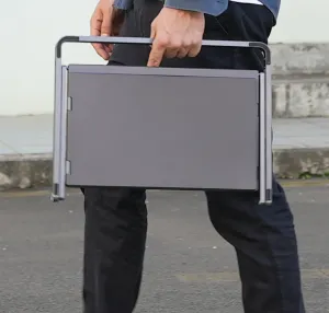 Zusammengeklappter Panelo Core beim Tragen